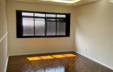 Imagem: O apartamento possui 1 Dormitório, 1 Banheiro, 56m² de Área