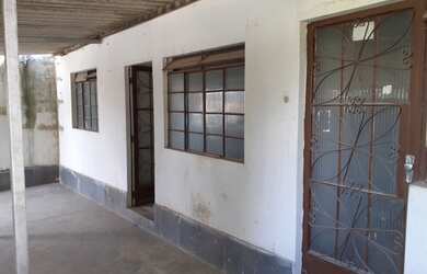 Imagem: A casa possui 1 Dormitório, 1 Banheiro, 2 Vagas na garagem