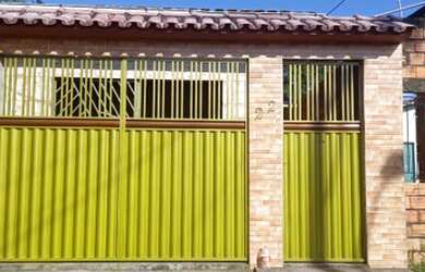 Imagem: A casa possui 2 Dormitórios, 1 Banheiro, 1 Vaga na garagem