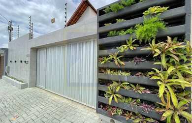 Imagem: A casa possui 4 Dormitórios, 4 Banheiros, 4 Vagas na garagem