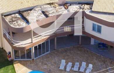 Imagem: A casa em condomínio possui 5 Dormitórios, 5 Banheiros, 5