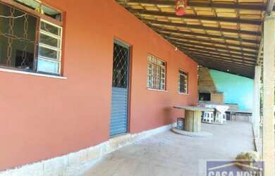 Imagem: A casa em condomínio possui 4 Dormitórios, 2 Banheiros, 5