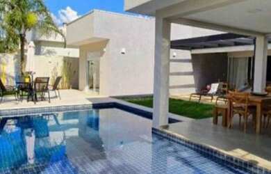 Imagem: A casa possui 3 Dormitórios, 2 Banheiros, 2 Vagas na garagem