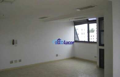 Imagem: O depósito possui 1 Vaga na garagem, 33m² de Área e está