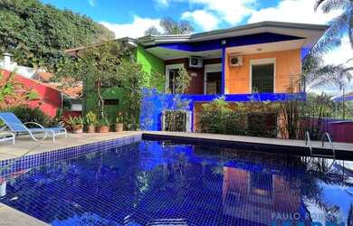 Imagem: A casa em condomínio possui 5 Dormitórios, 3 Banheiros, 4