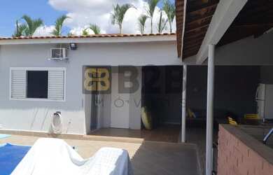 Imagem: A casa possui 4 Dormitórios, 4 Banheiros, 3 Vagas na garagem