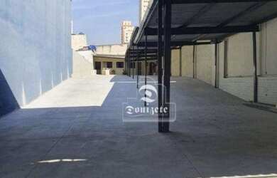 Imagem: O depósito possui 1 Vaga na garagem e 500m² de Área e está