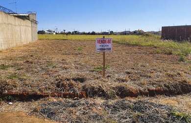 Imagem: O terreno possui 330m² de Área e está localizado em Fátima