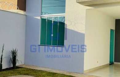 Imagem: A casa possui 3 Dormitórios, 2 Banheiros, 5 Vagas na garagem