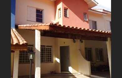 Imagem: A casa em condomínio possui 2 Dormitórios, 1 Banheiro, 2 Vagas