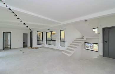 Imagem: A casa em condomínio possui 5 Dormitórios, 4 Banheiros, 5