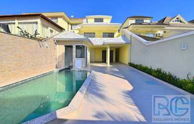 Imagem: A casa em condomínio possui 5 Dormitórios, 5 Banheiros, 4