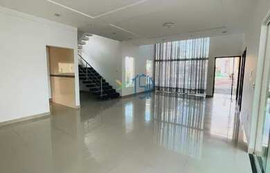 Imagem: A casa possui 4 Dormitórios, 5 Banheiros, 5 Vagas na garagem