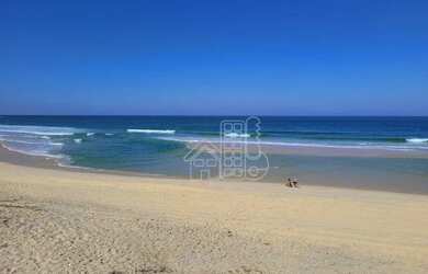 Imagem: A casa possui 4 Dormitórios, 5 Banheiros, 2 Vagas na garagem