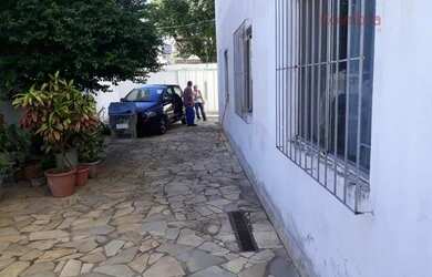 Imagem: A casa possui 2 Dormitórios, 3 Banheiros, 5 Vagas na garagem