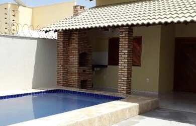 Imagem: A casa possui 3 Dormitórios, 2 Vagas na garagem e está localizado