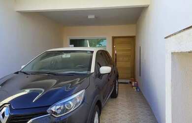 Imagem: A casa possui 3 Dormitórios, 4 Banheiros, 2 Vagas na garagem