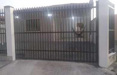 Imagem: A casa possui 2 Dormitórios, 3 Banheiros, 1 Vaga na garagem