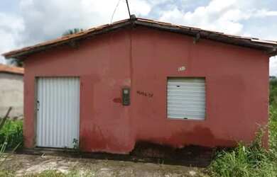 Imagem: A casa possui 2 Dormitórios, 1 Banheiro e está localizado