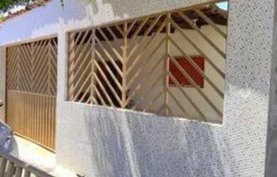 Imagem: A casa possui 2 Dormitórios, 2 Banheiros, 1 Vaga na garagem