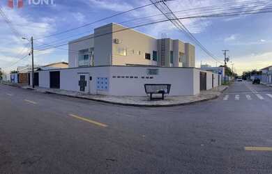 Imagem: A casa em condomínio possui 2 Dormitórios, 2 Banheiros, 1