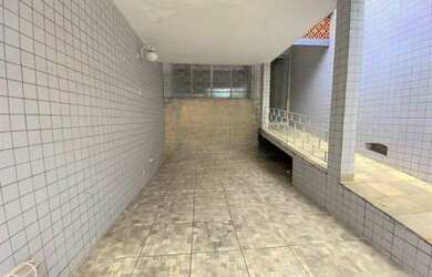 Imagem: A casa possui 2 Dormitórios, 2 Banheiros, 5 Vagas na garagem