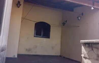 Imagem: A casa possui 2 Dormitórios, 1 Banheiro, m² de Área e está