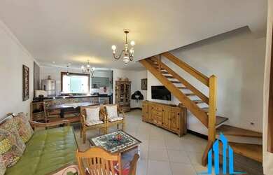 Imagem: A casa possui 3 Dormitórios, 3 Banheiros, 2 Vagas na garagem