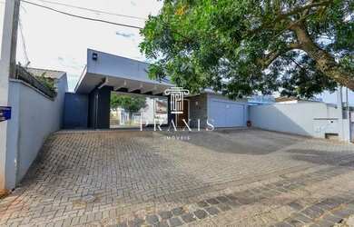 Imagem: O depósito possui 5 Vagas na garagem e 215m² de Área e está