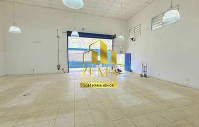 Imagem: O depósito possui 5 Vagas na garagem, 300m² de Área e está