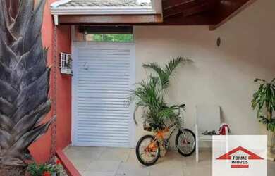 Imagem: A casa possui 5 Dormitórios, 4 Banheiros, 2 Vagas na garagem