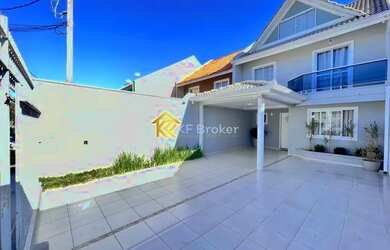 Imagem: A casa possui 4 Dormitórios, 3 Banheiros, 2 Vagas na garagem