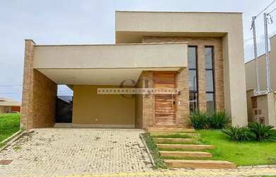 Imagem: A casa em condomínio possui 3 Dormitórios, 2 Banheiros, 4