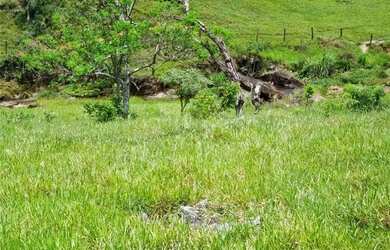 Imagem: O terreno possui 1.938m² de Área e está localizado em Lavrinhas