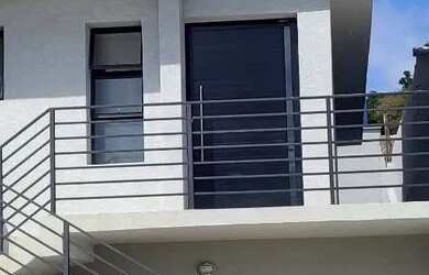 Imagem: A casa possui 3 Dormitórios, 4 Banheiros, 4 Vagas na garagem