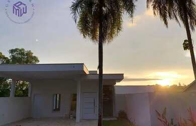 Imagem: A casa em condomínio possui 4 Dormitórios, 4 Banheiros, 4