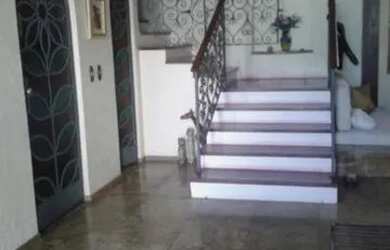 Imagem: A casa possui 3 Dormitórios, 4 Banheiros, 4 Vagas na garagem