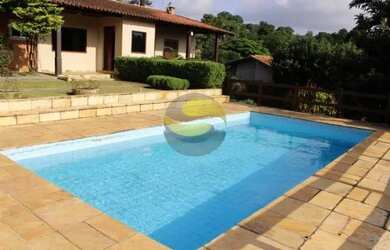 Imagem: A casa possui 3 Dormitórios, 5 Banheiros, 4 Vagas na garagem