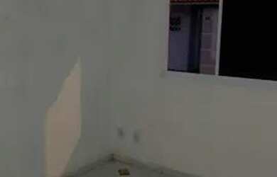 Imagem: A casa à venda possui 2 Dormitórios, 1 Banheiro, 1 Vaga na