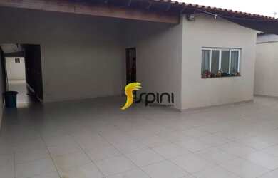 Imagem: A casa possui 3 Dormitórios, 2 Banheiros, 168m² de Área e