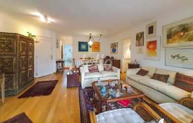 Imagem: O apartamento possui 4 Dormitórios, 2 Banheiros, 2 Vagas na