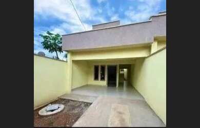 Imagem: A casa possui 2 Dormitórios, 1 Banheiro, 1 Vaga na garagem