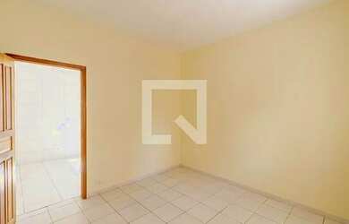 Imagem: A casa possui 2 Dormitórios, 1 Banheiro, 2 Vagas na garagem