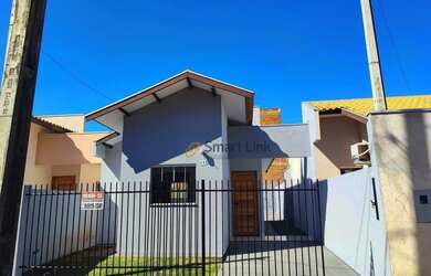 Imagem: A casa possui 2 Dormitórios, 1 Banheiro, 1 Vaga na garagem