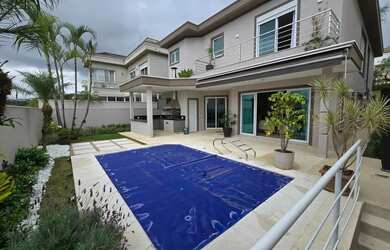 Imagem: A casa em condomínio possui 5 Dormitórios, 5 Banheiros, 4