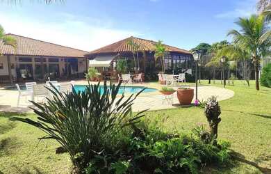 Imagem: A casa em condomínio possui 5 Dormitórios, 5 Banheiros, 4