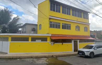 Imagem: A casa possui 3 Dormitórios, 3 Banheiros, 1 Vaga na garagem