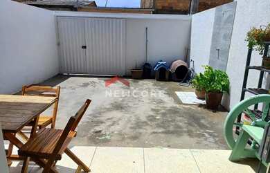 Imagem: A casa possui 3 Dormitórios, 2 Banheiros, 1 Vaga na garagem