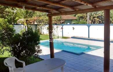 Imagem: A casa possui 3 Dormitórios, 2 Banheiros, 1 Vaga na garagem