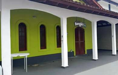 Imagem: A casa possui 3 Dormitórios, 4 Banheiros, 2 Vagas na garagem